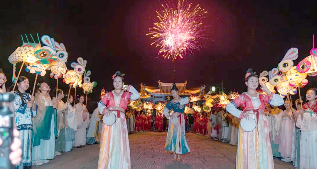 宏村七夕:花灯点亮的浪漫之旅