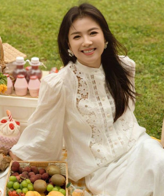 刘涛晒生日写真,露腰"绿皮肤"尽显别致,看后直接移不开眼