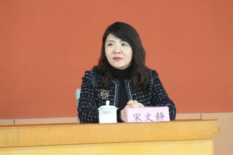 情暖环卫工 天桥区举办"枫叶大篷车"活动