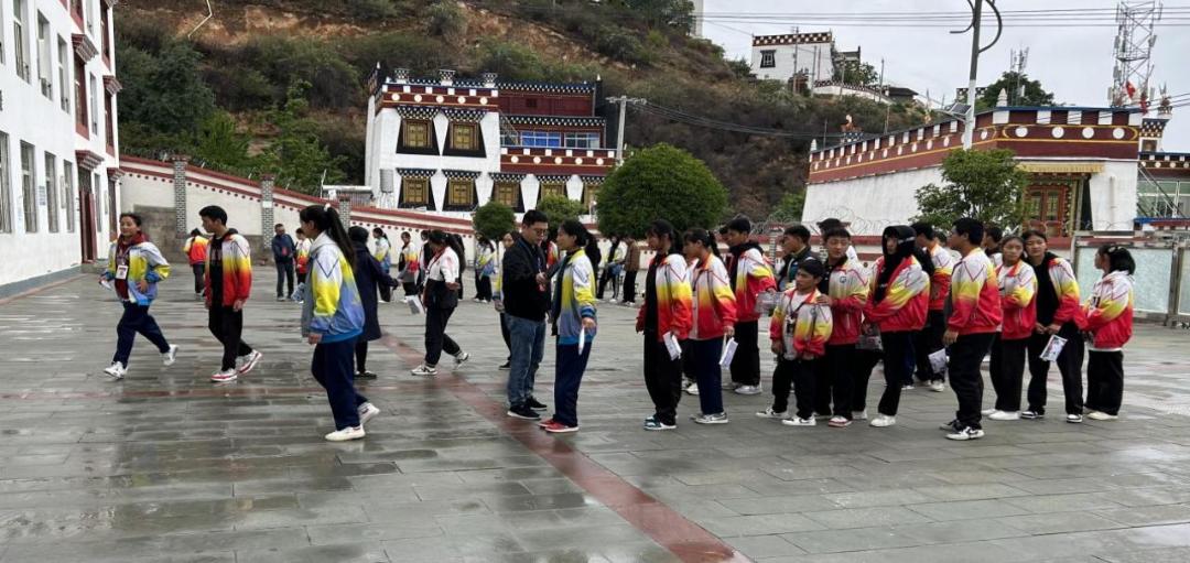 乡城县2023级初中毕业暨高中阶段招生统一考试完满落幕