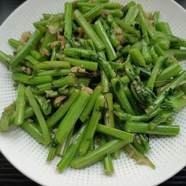 蒜蓉蒿子杆,蒜香浓郁,简单又下饭