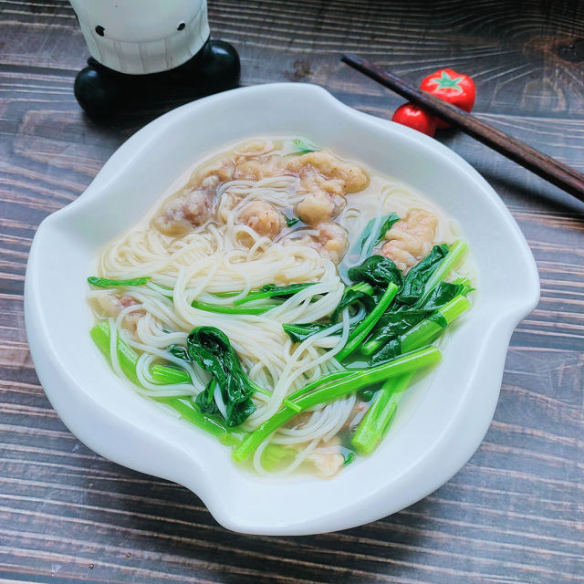 空心菜酥肉面,汤鲜味美,可口早餐