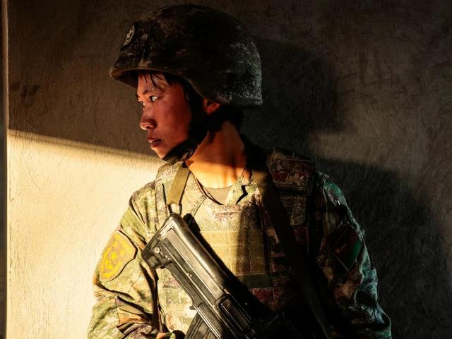 集团军某特战旅女子特战分队初冬滇西,暖阳高照作者 | 林思吉,陈诗曼