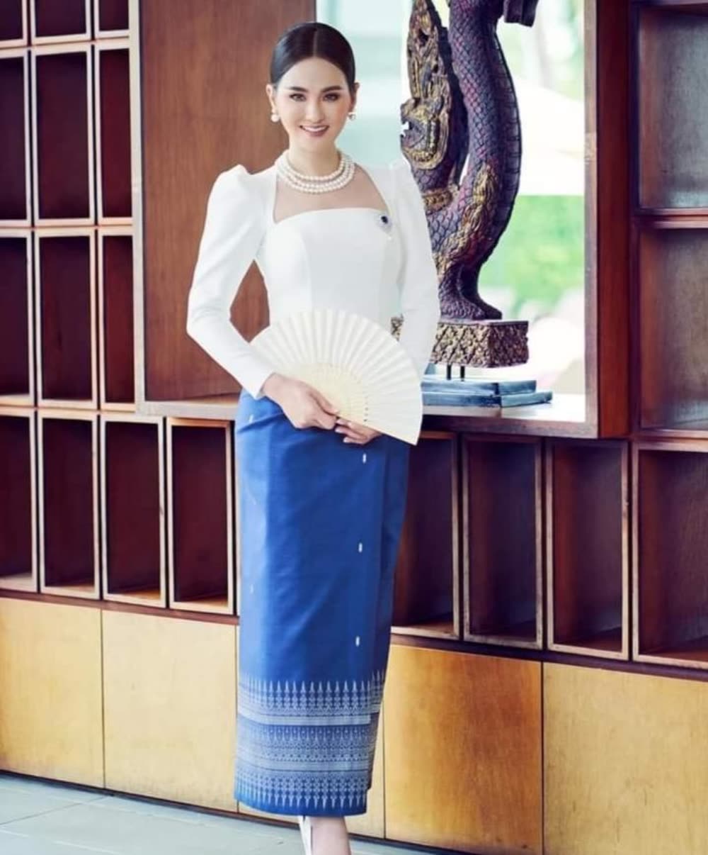 各有千秋!柬埔寨著名女星穿传统服装来个大比拼