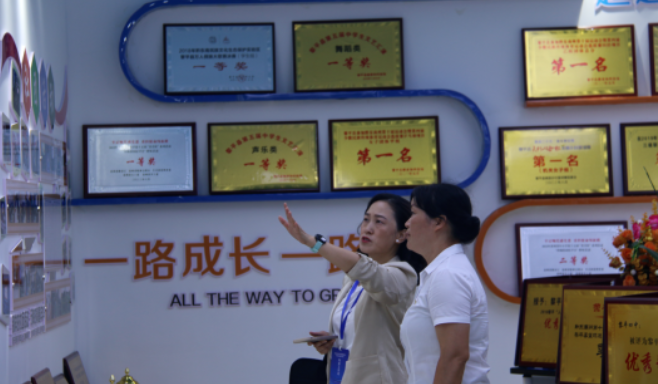 贵州省特色示范性普通高中复查评估专家组到黎平四中开展复评工作