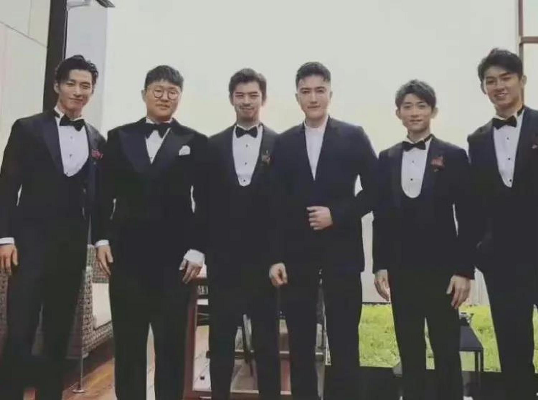 窦骁伴郎团vs袁弘伴郎团 左边一个都不认识 右边没有一个不认识的