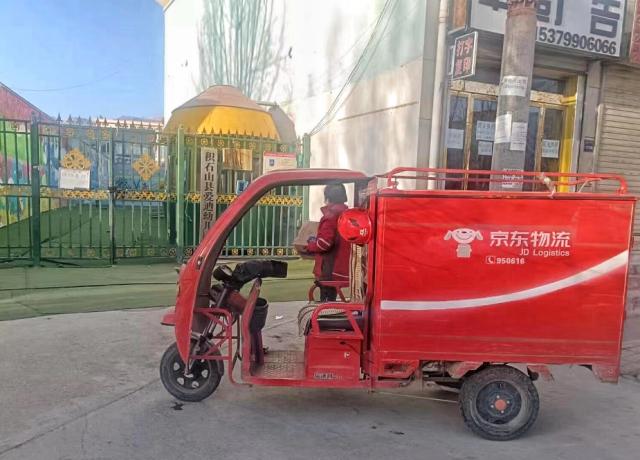 地震后甘肃青海京东小哥配送不间断 京东物流还运输数十批物资到达