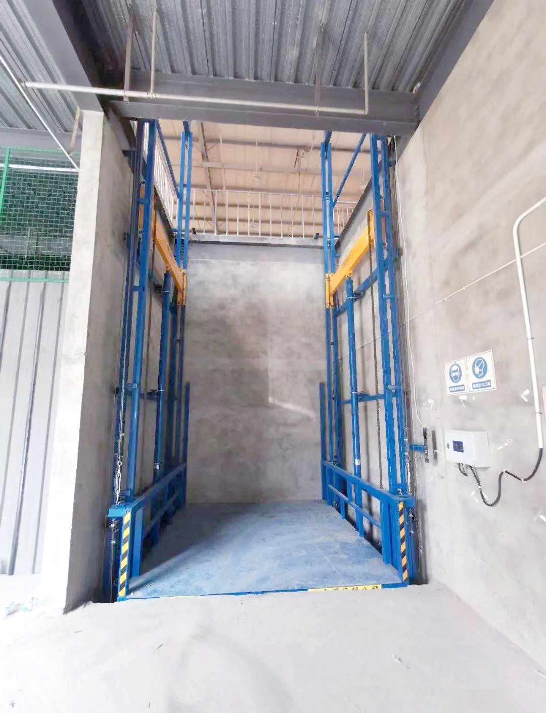 导轨式液压升降货梯产品介绍及特点分析