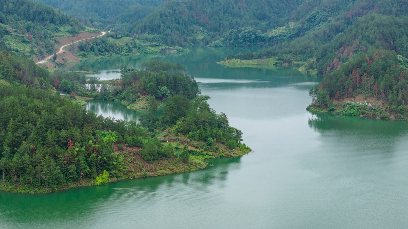 岑巩:下溪水库景色美