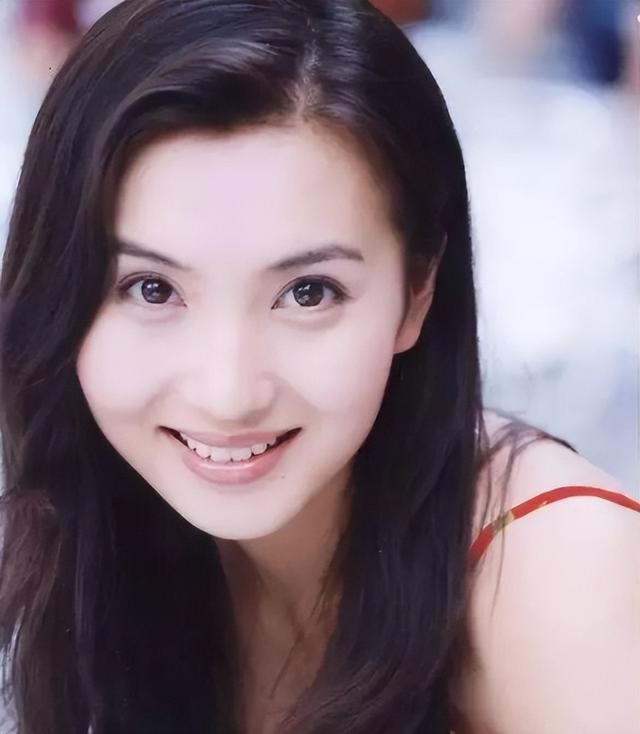 山东盛产美人,10位鲁籍女星,个个明艳大气,甩"白幼瘦"几条街