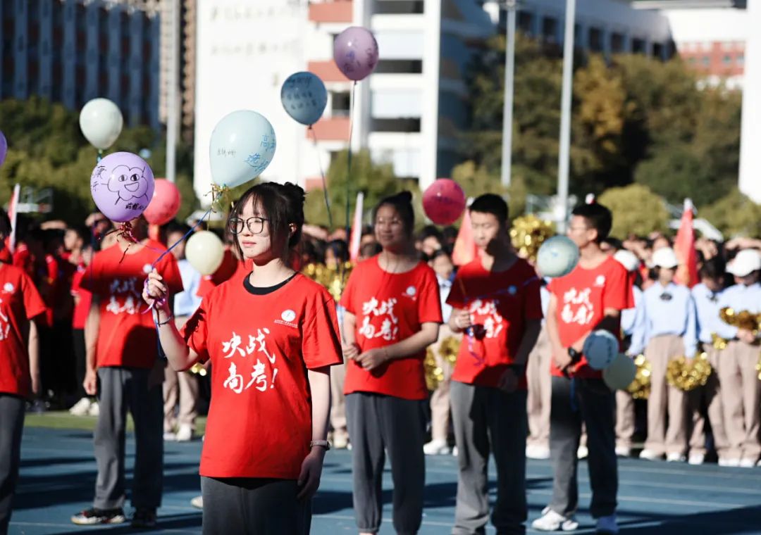 西山学校 校服图片