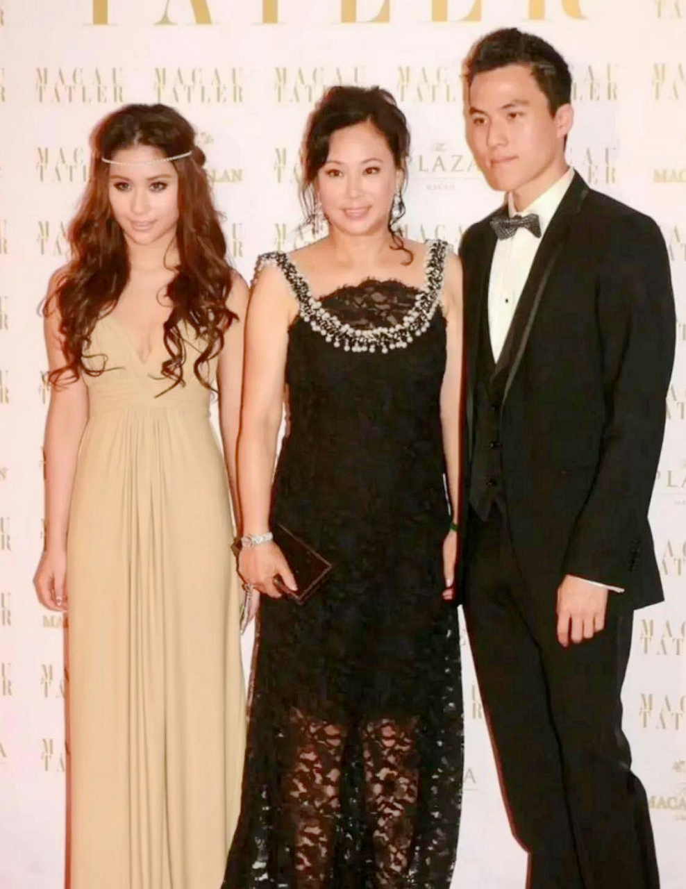 赌王三太太陈婉珍的穿衣品味比四太太梁安琪还要高,大概是因为颜值和