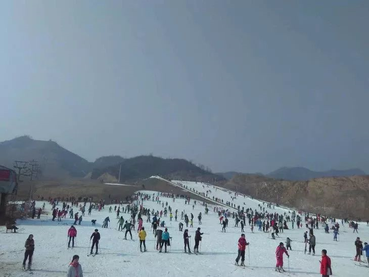 西柏坡滑雪场19.9元特惠~在雪地中自由的驰骋 听风和雪在耳边的呼啸