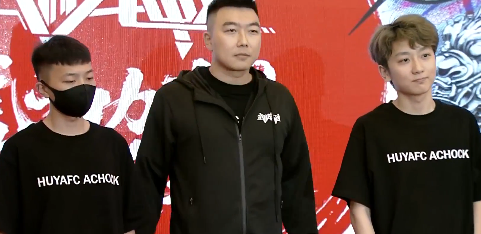 酷酷的鑫惹上闪马,闪马展示黑手三连拳,酷酷的鑫:欺负小孩!