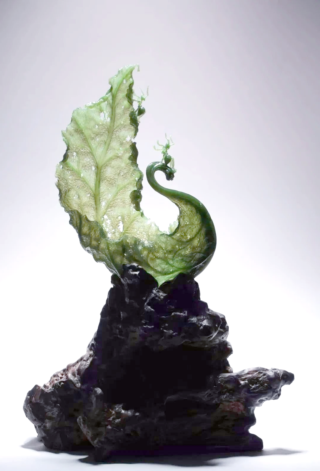 玉雕中的镂空艺术:探寻独特雕刻手法