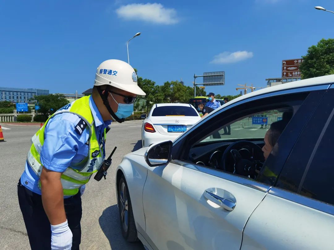 温州交警叮当小警图片