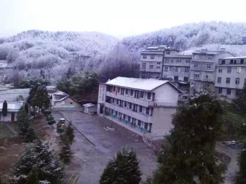 楂树坪中心小学:为山乡学校点亮希望之灯