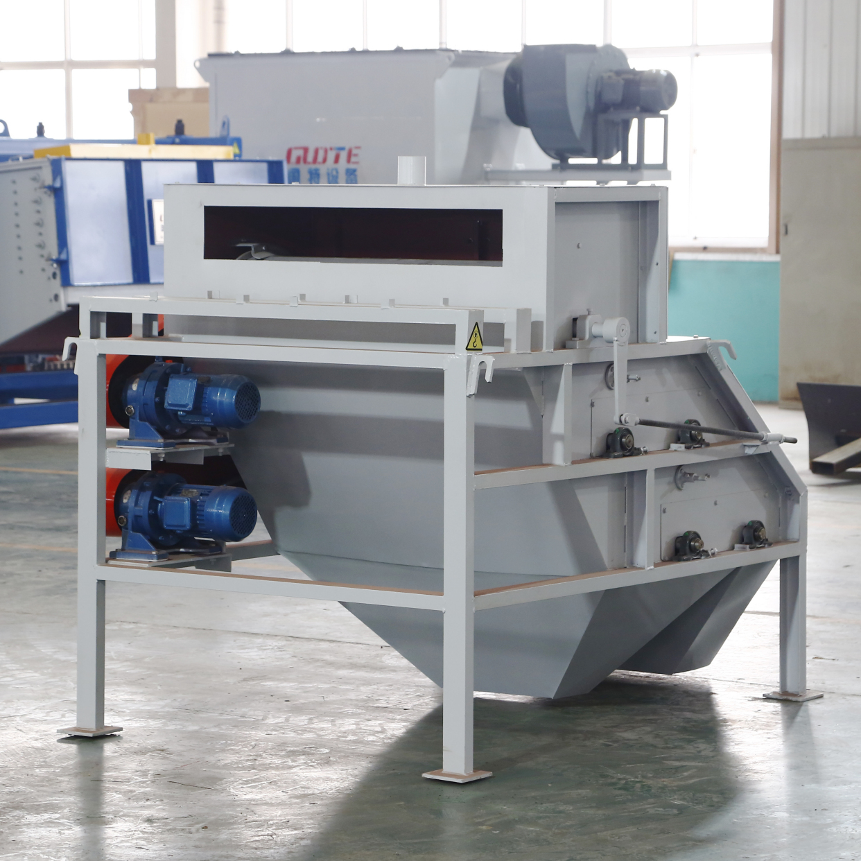 干式弱磁场磁选机与湿式弱磁场次磁选机