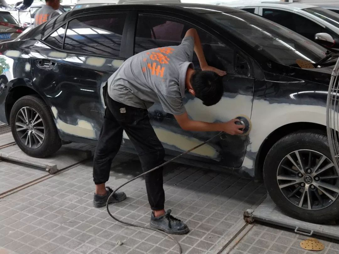 汽车打磨工是什么工作(汽车打磨工是做什么的 累吗 女生可以做吗)
