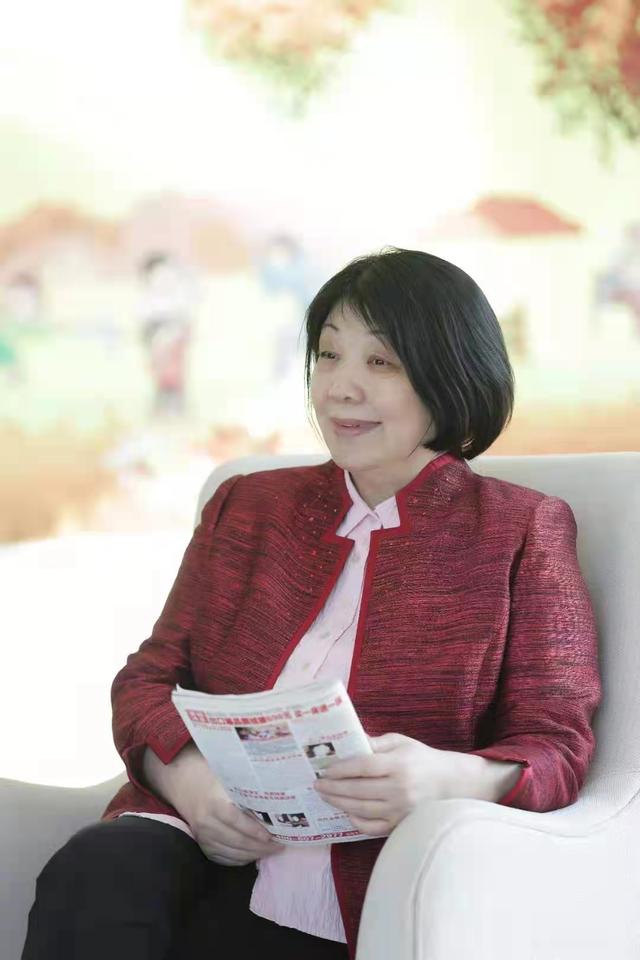 《女心理师》热播引热议,原著作者毕淑敏出新书提醒"每颗心都有软肋"