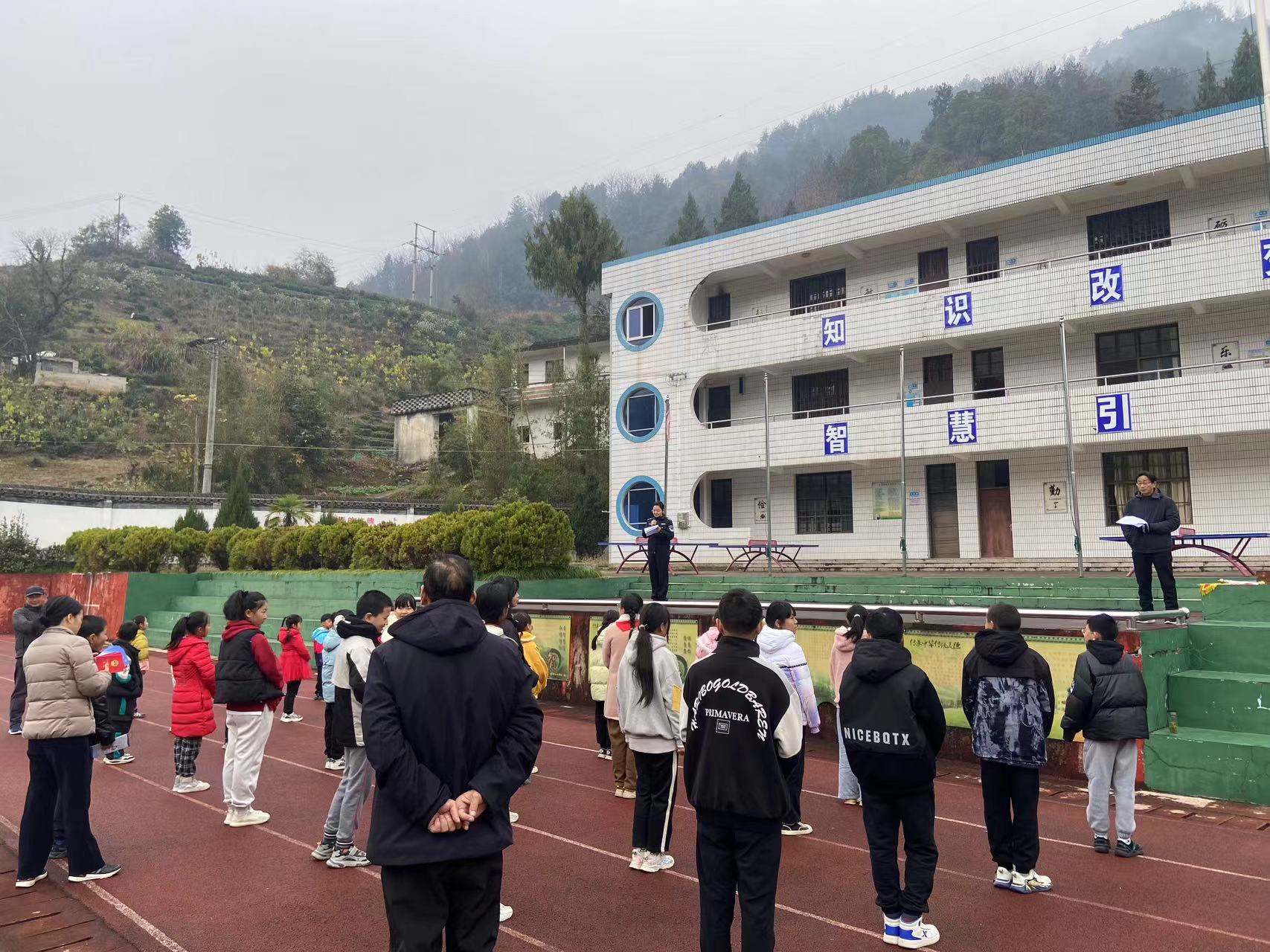 歙县武阳乡:开展法治宣传进校园活动