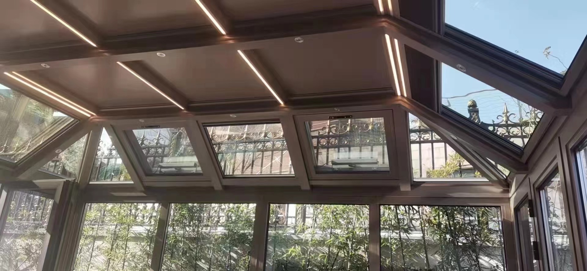 在楼顶搭建阳光房怎么隔热呢?