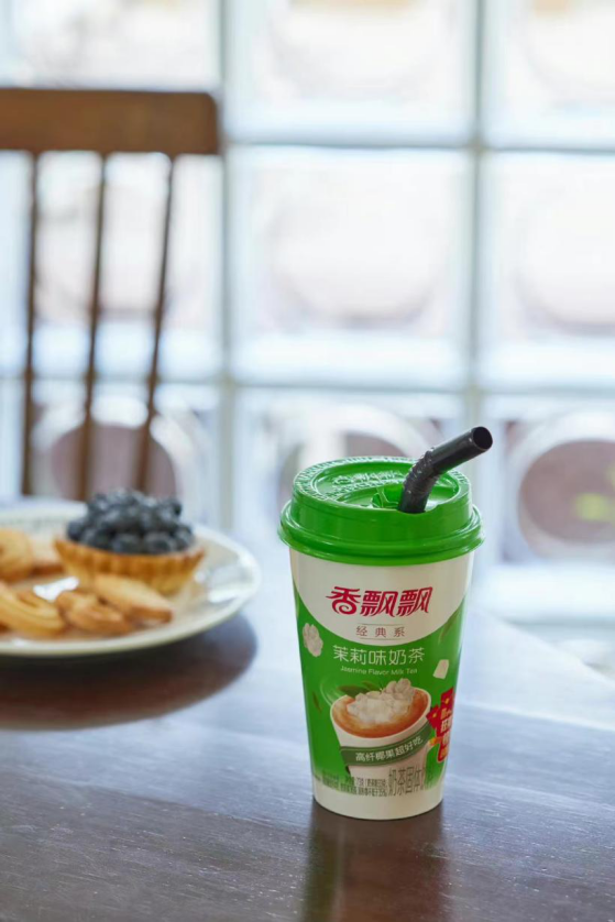 冬日早餐新搭配|香飘飘茉莉味奶茶暖心又暖胃