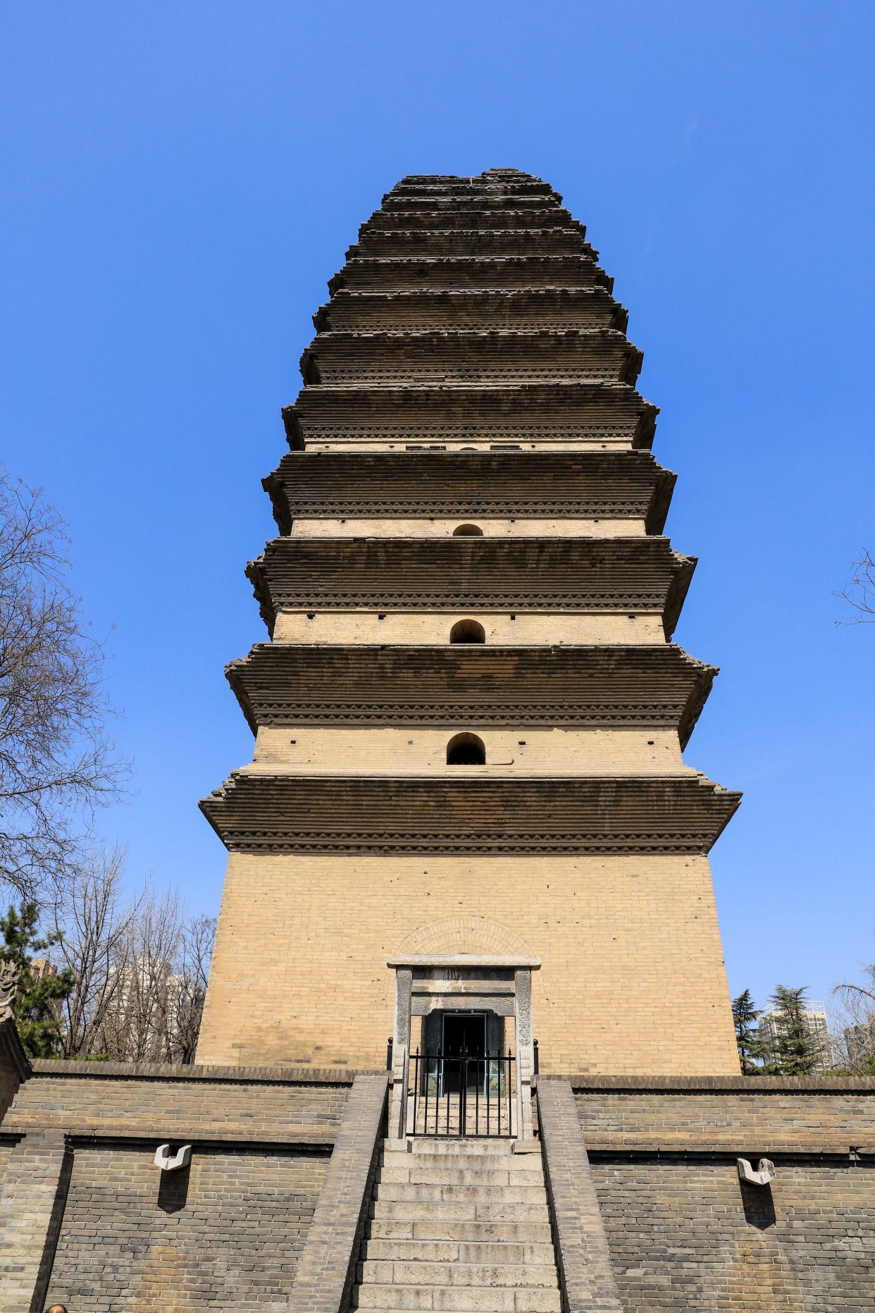 中国密檐石塔的典范, 与大雁塔齐名,在战火地震中独撑一片历史