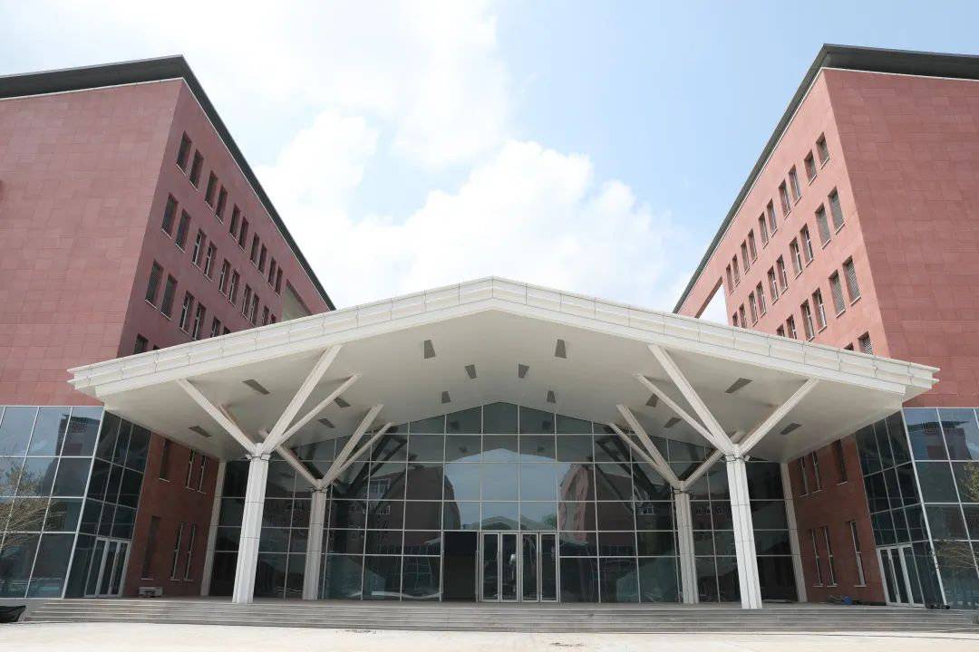 成都体育学院新校区亮相