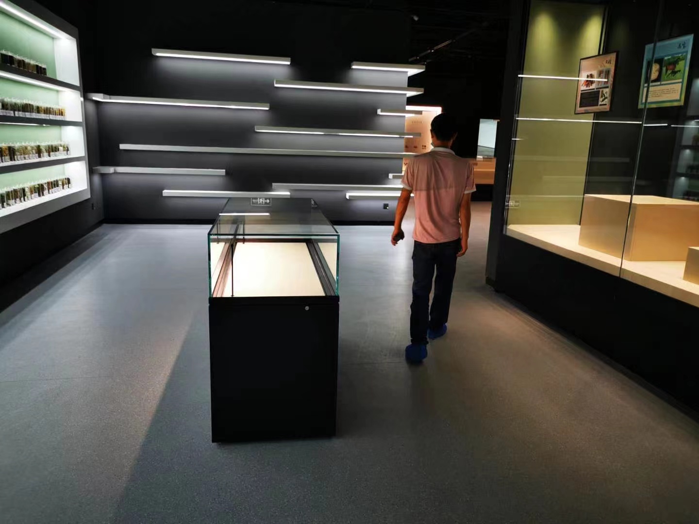 不同博物馆展柜美陈展示怎么选