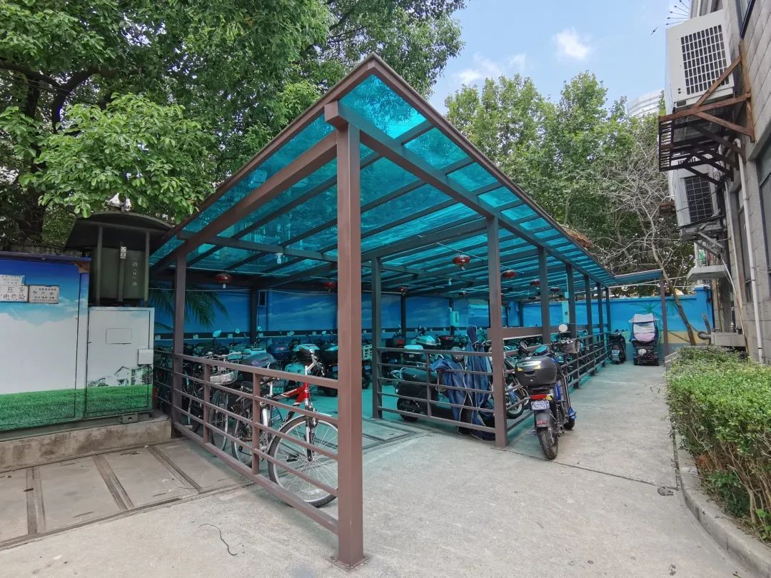 小车棚迎来大改变,居民交口称赞!