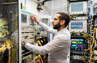 刷新纪录！商业光纤传输速度突破450Tb/s
