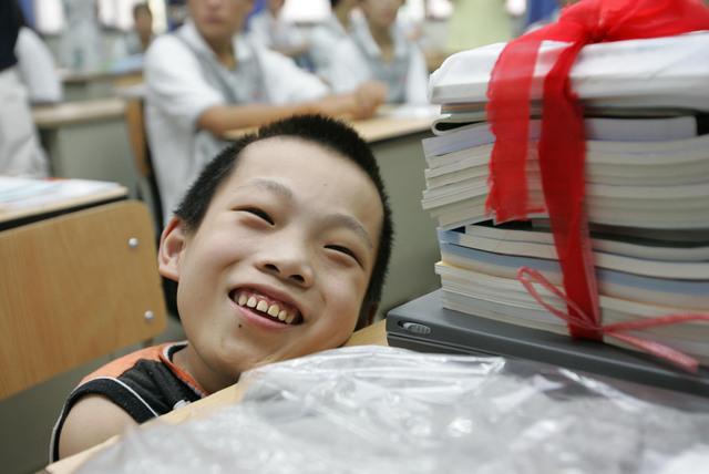 韩健袖珍男孩图片