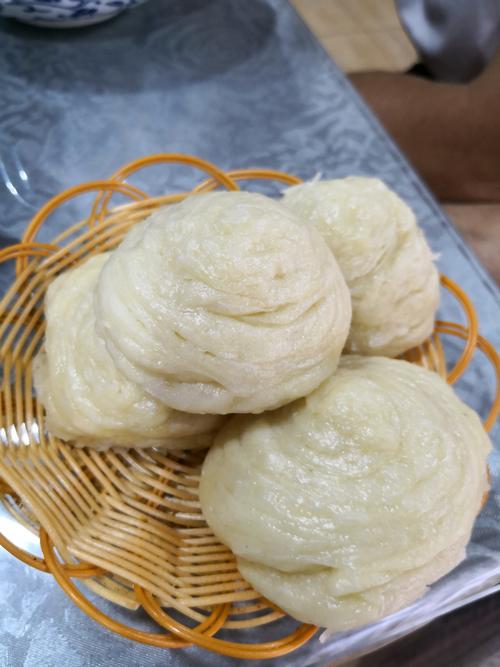 带大家一起去了解我们新疆的传统美食油塔子