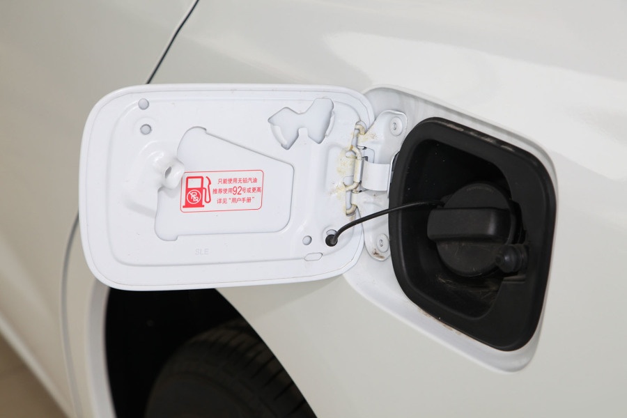 一,油箱盖开关位置对于老款奥德赛车型,油箱盖开关位于主驾驶座椅下方