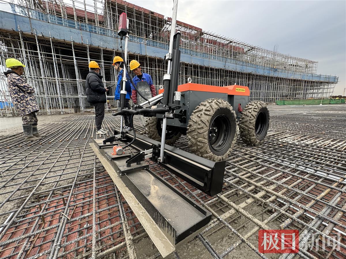 聯投湖北工建首個工地機器人上崗