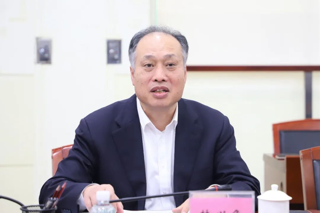 韩兴争与广州南沙区委副书记,区长董可会谈