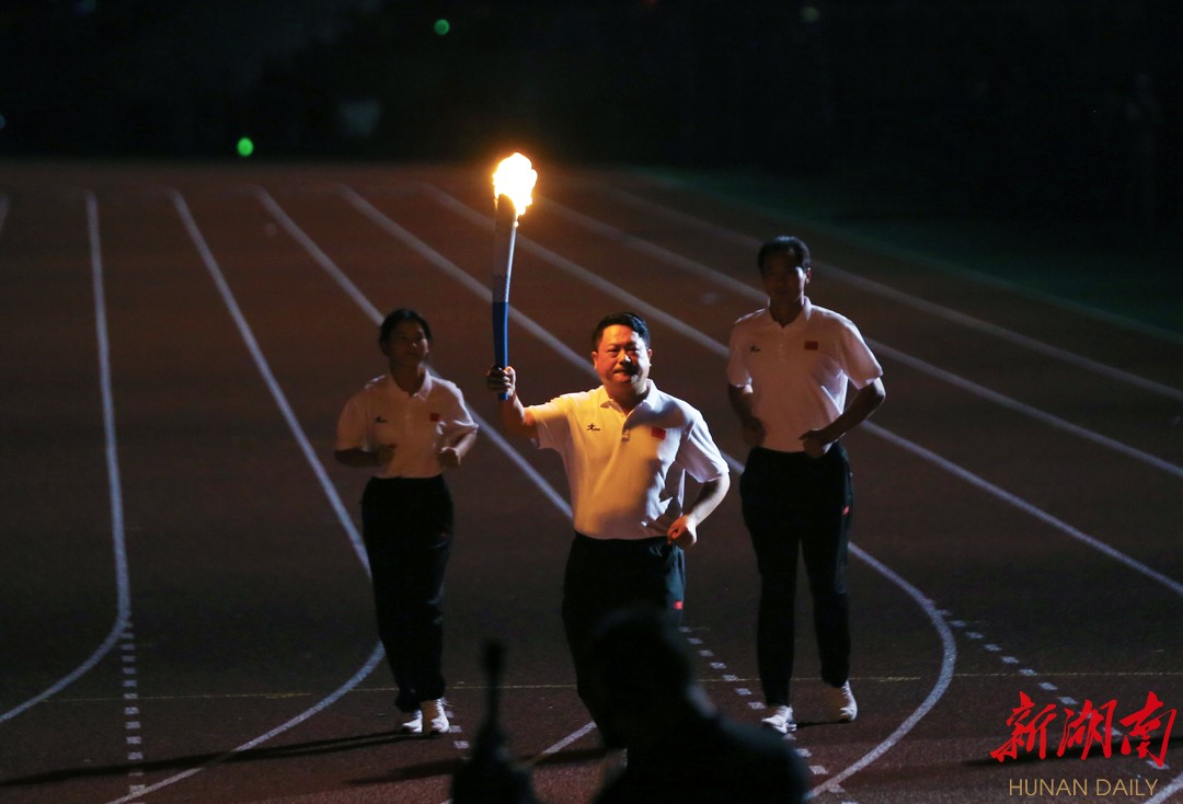 田勇担任湖南省第十四届运动会开幕式火炬手