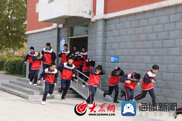 博兴县第五中学举行安全疏散演练活动