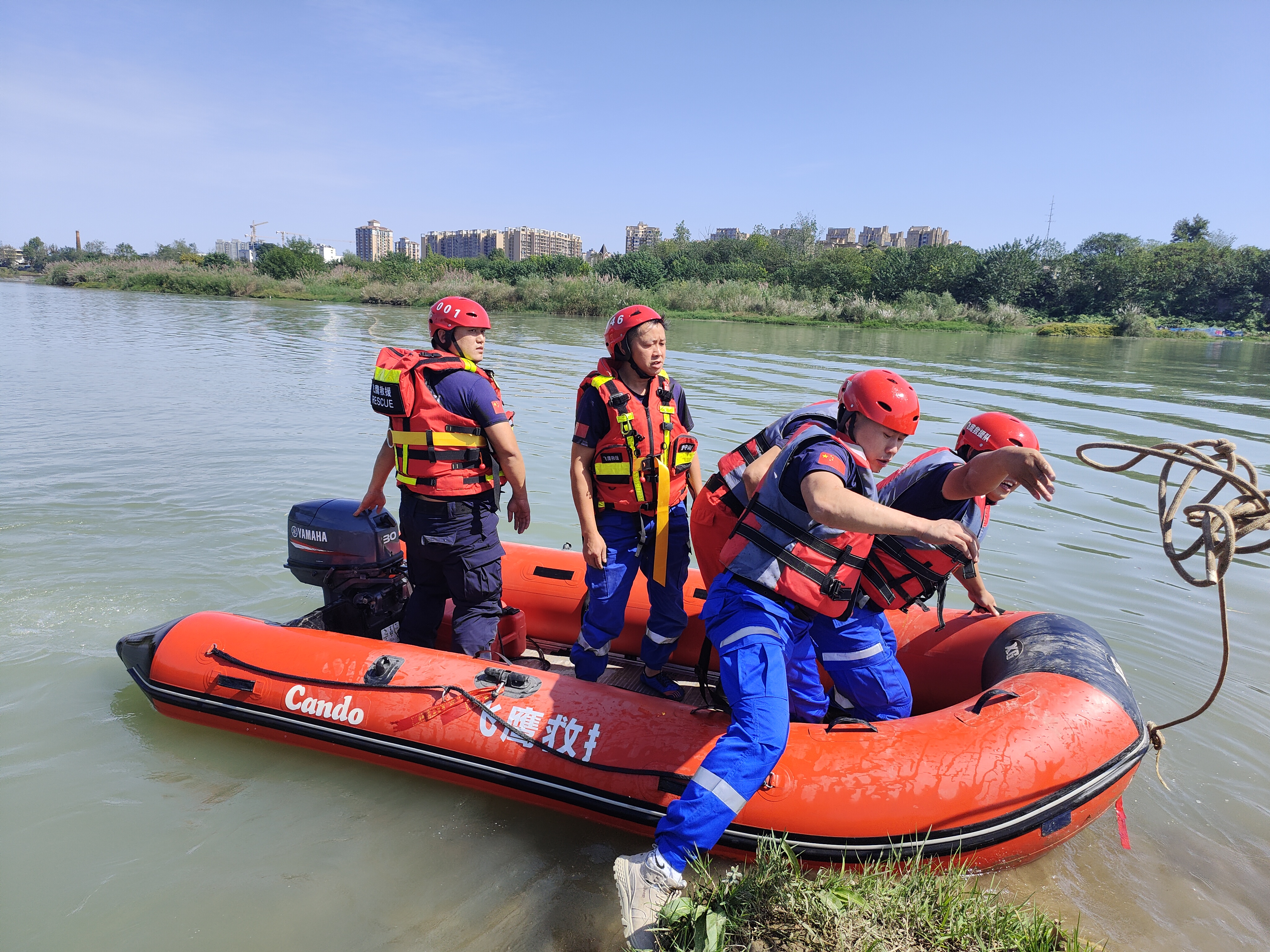 在刻苦中锤炼,在努力中提升,成都飞鹰救援队开展秋季"大练兵"