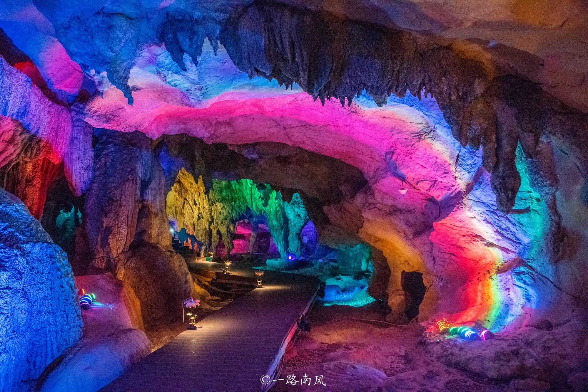 隐藏在广西百色的奇妙山洞,洞外冻成狗,洞内却温暖如春