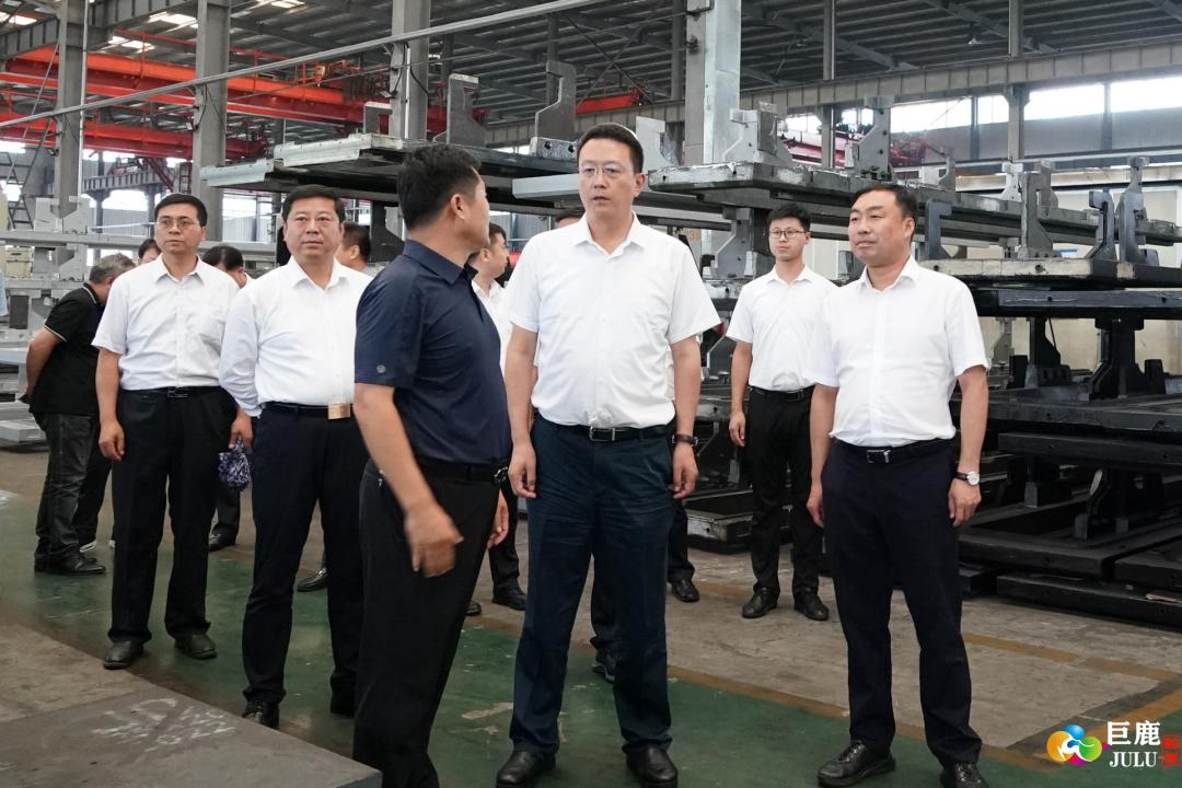 河钢集团石钢公司党委书记,董事长黄永建一行来巨鹿考察座谈