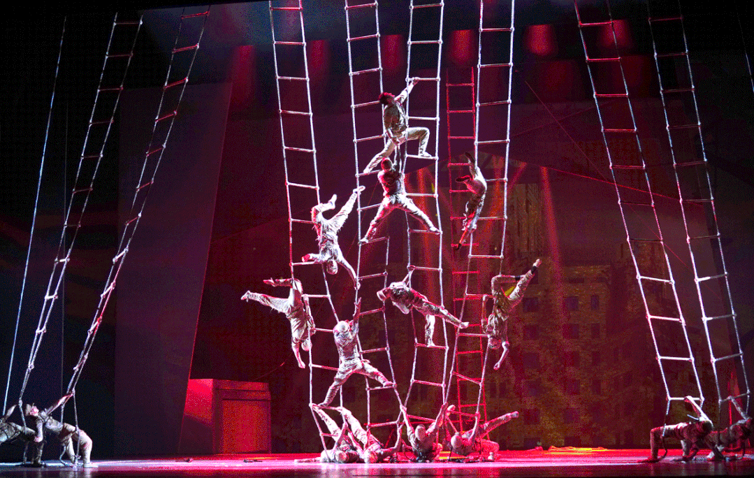 四十年,百张相片,串起这位老摄影人镜头里的红色舞台记忆