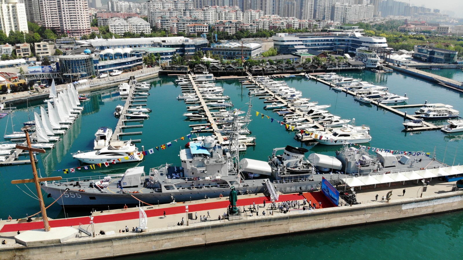 海军昭通舰退役来青成为爱国主义教育基地