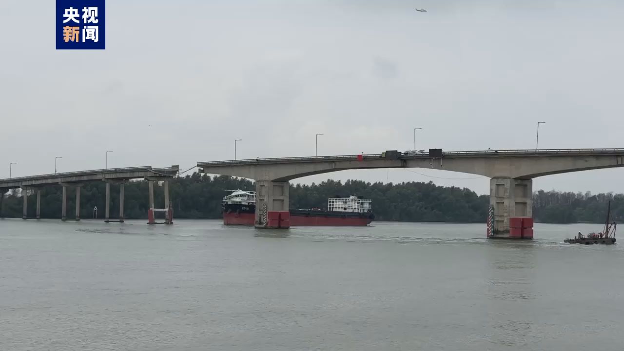 广州南沙沥心沙大桥被撞断 初步了解落水公交车上无乘客