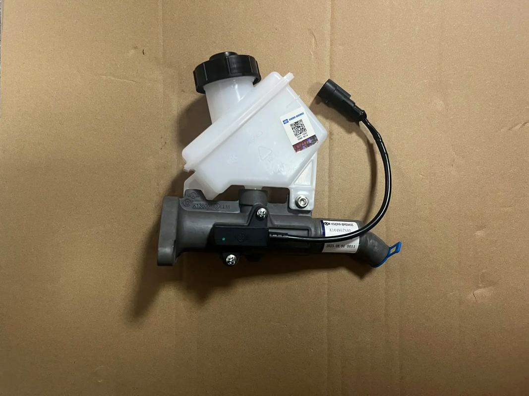 Clutch Master Cylinder Installation for HOWO Truck
