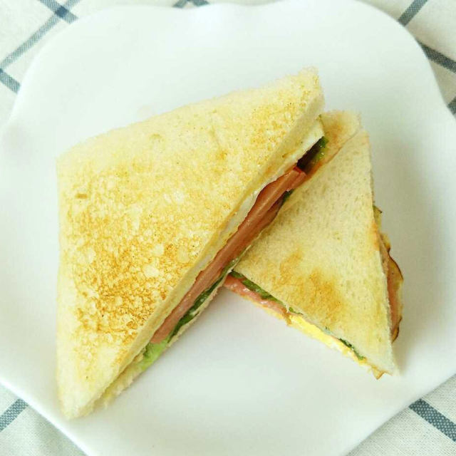 鸡蛋火腿三明治,营养饱腹又美味!