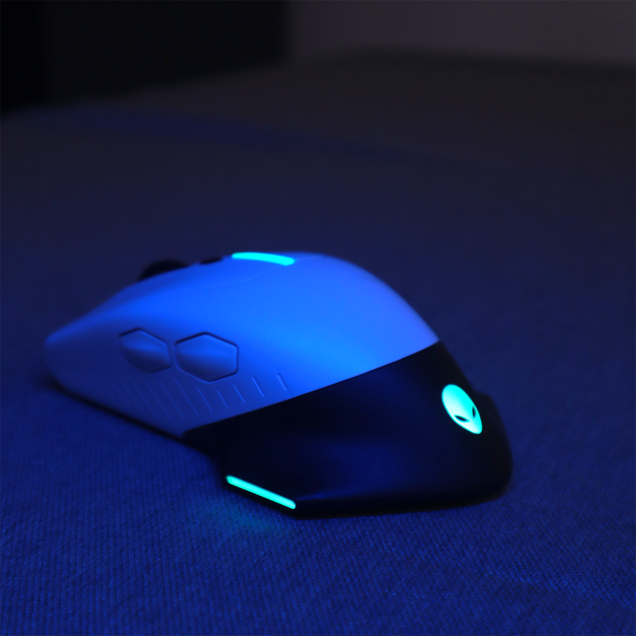 戴尔外星人游戏无线鼠标aw610m评测:16000dpi,350小时长续航