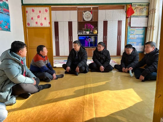 副州长苏庆良到和龙市东城镇太兴村开展节前慰问