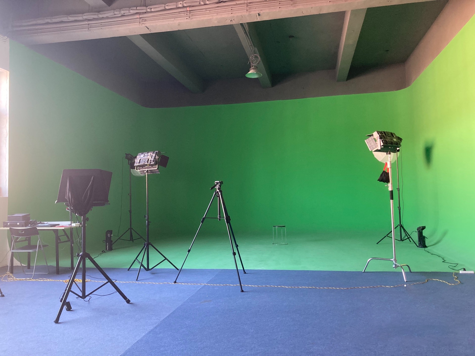 摄影棚绿幕人像拍摄